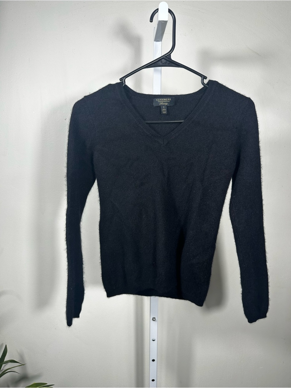 H12. Charter Club Black V-Neck 100% Cashmere Sweater small